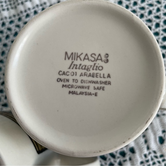 Mikasa Cream and Navy Leaf Design Mugs Arabella Collection - Picture 6 of 10